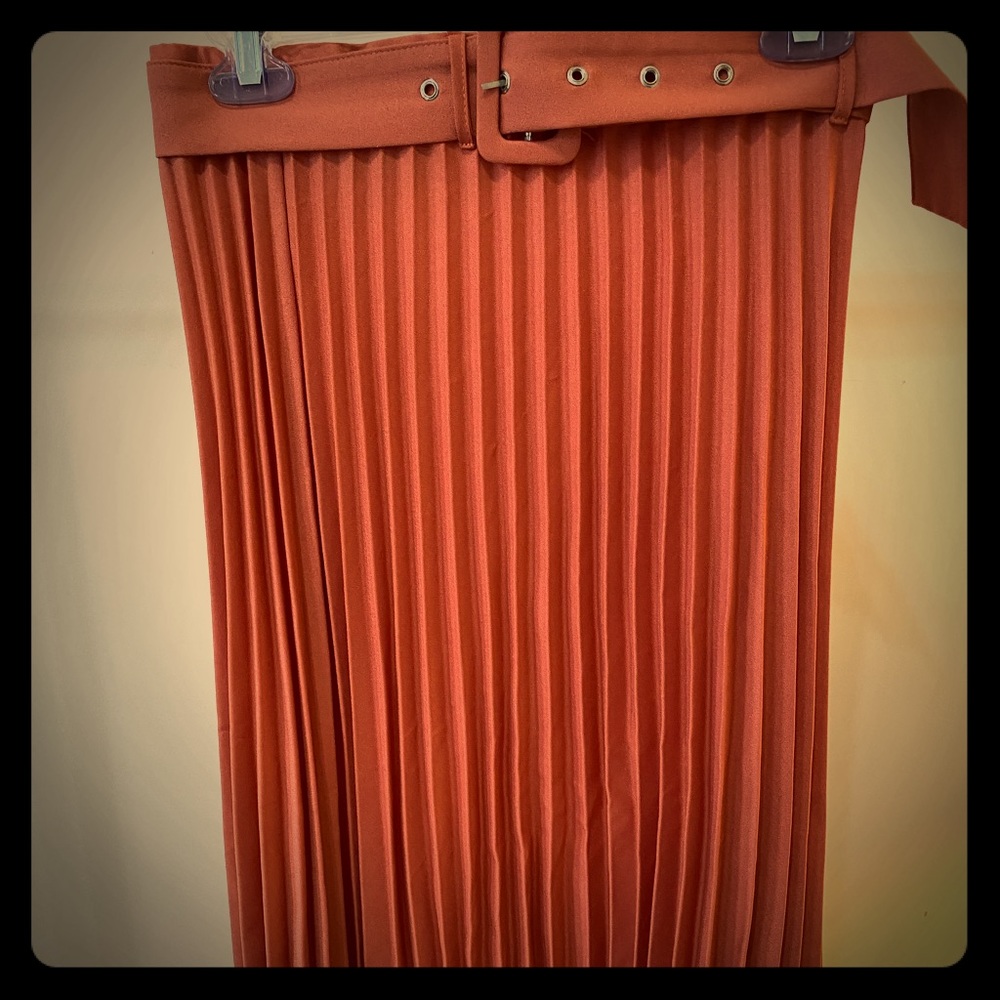 Pleated skirt